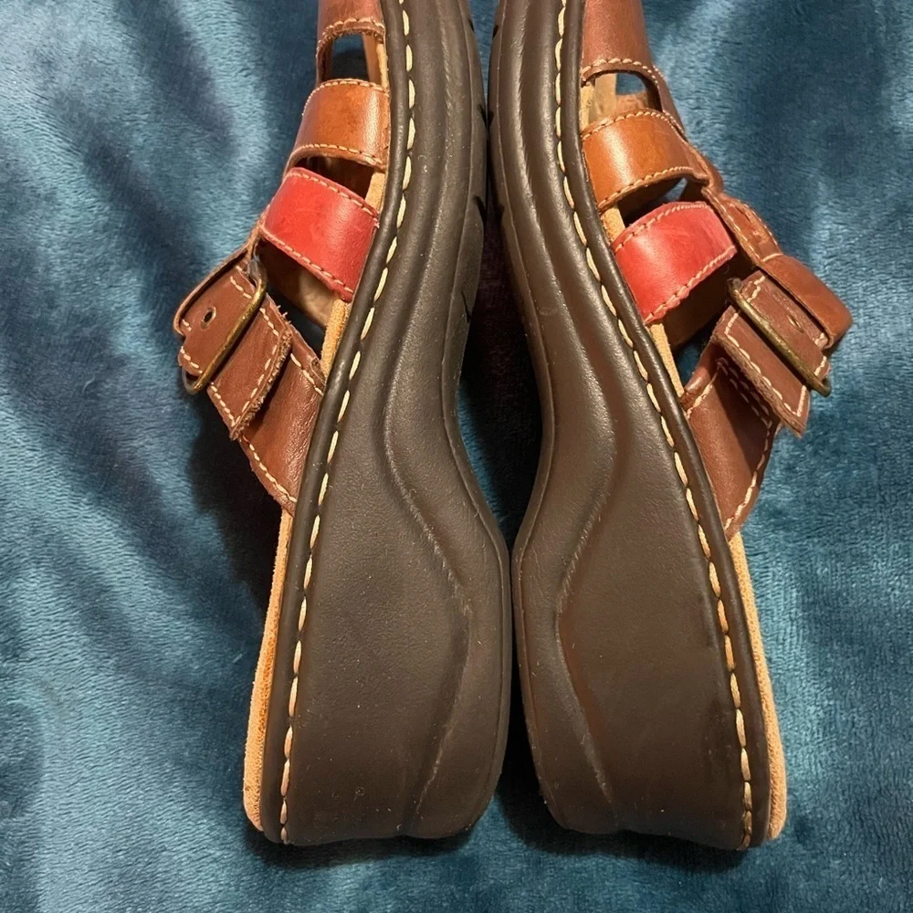 Clarks soft cushion sandals, size 9.5, colors light brown dark brown red. Nice